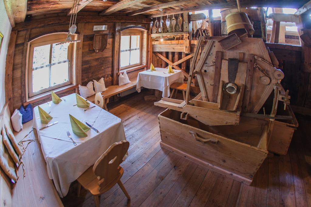 Zur Muehle Wohlfuehloase Hotel Trodena Luaran gambar